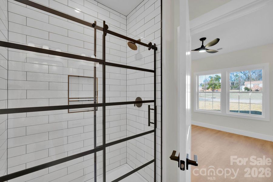 Primary bathroom-Tile shower