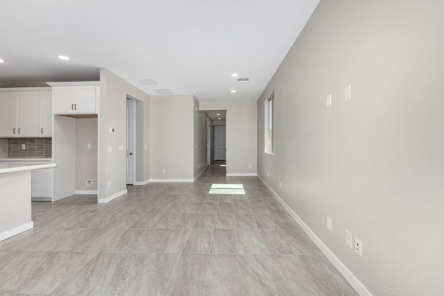 Spacious, unfurnished interior of a new home in Mira Vista at Victory, Buckeye (Image 10).