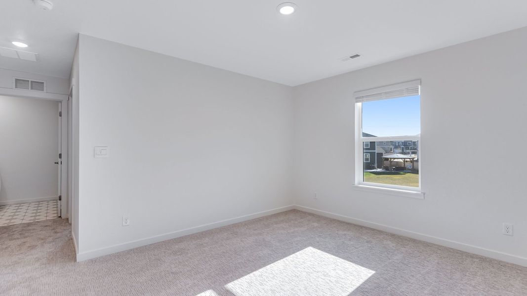 Spacious, unfurnished interior of a new home in Vista Meadows, Fort Lupton (Image 13).