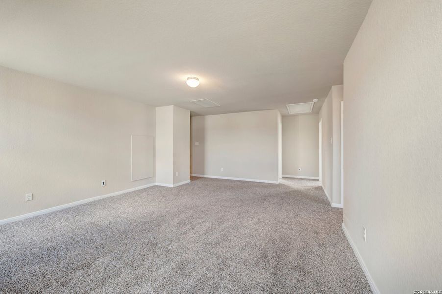Spacious, unfurnished interior of a new home in Agave, San Antonio (Image 23).