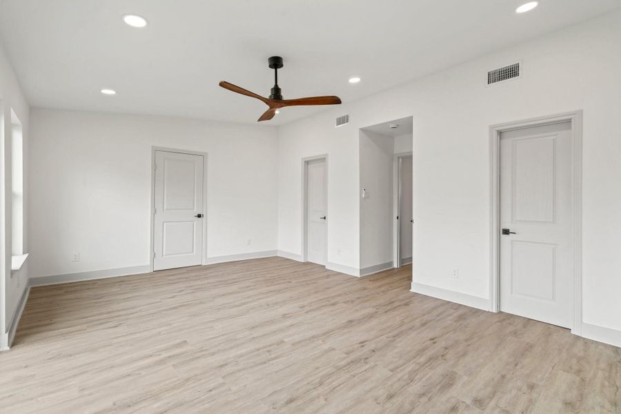 Spacious, unfurnished interior of a new home in , Houston (Image 20).