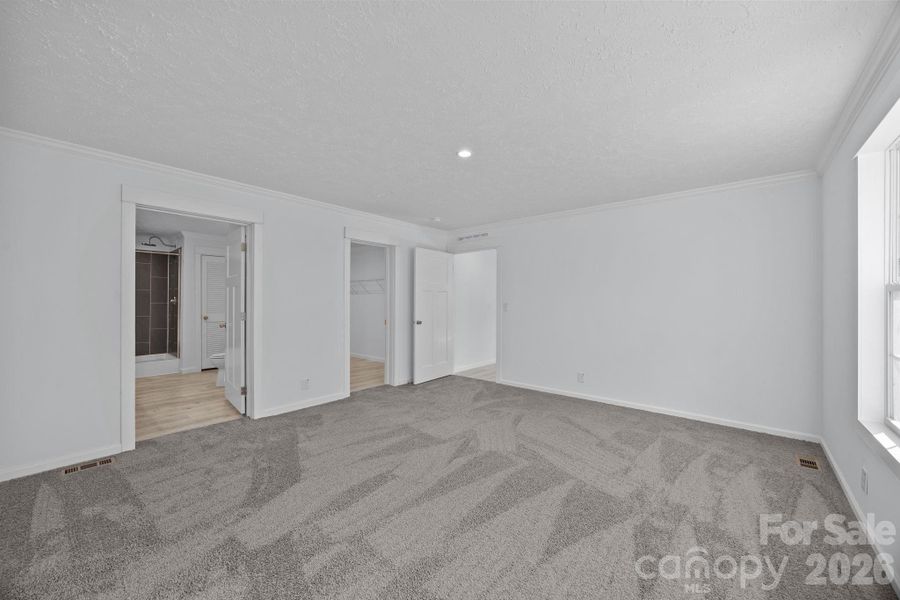 Spacious, unfurnished interior of a new home in , Rockwell (Image 17).