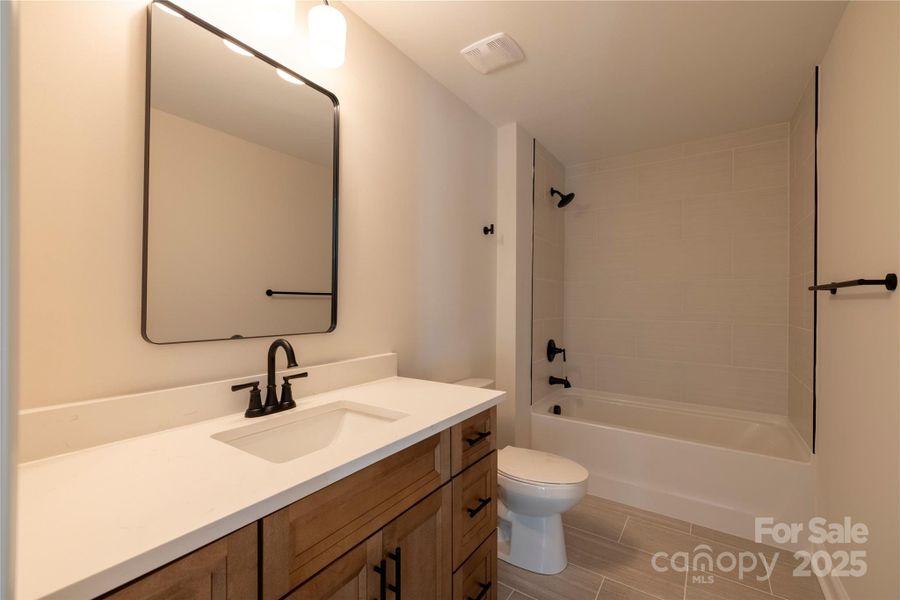 Upstairs On-Suite Bath Upstairs On-Suite Bath