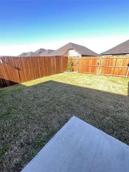 Exterior details and patio area of a home in Stonehaven, Seagoville (Image 3).