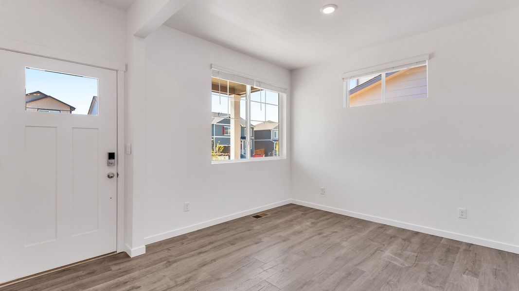 Spacious, unfurnished interior of a new home in Settlers Crossing, Commerce City (Image 14).