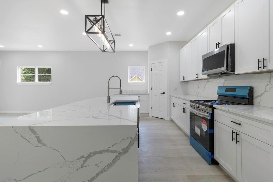 Furnished interior view inside a new home in , Onalaska (Image 10).