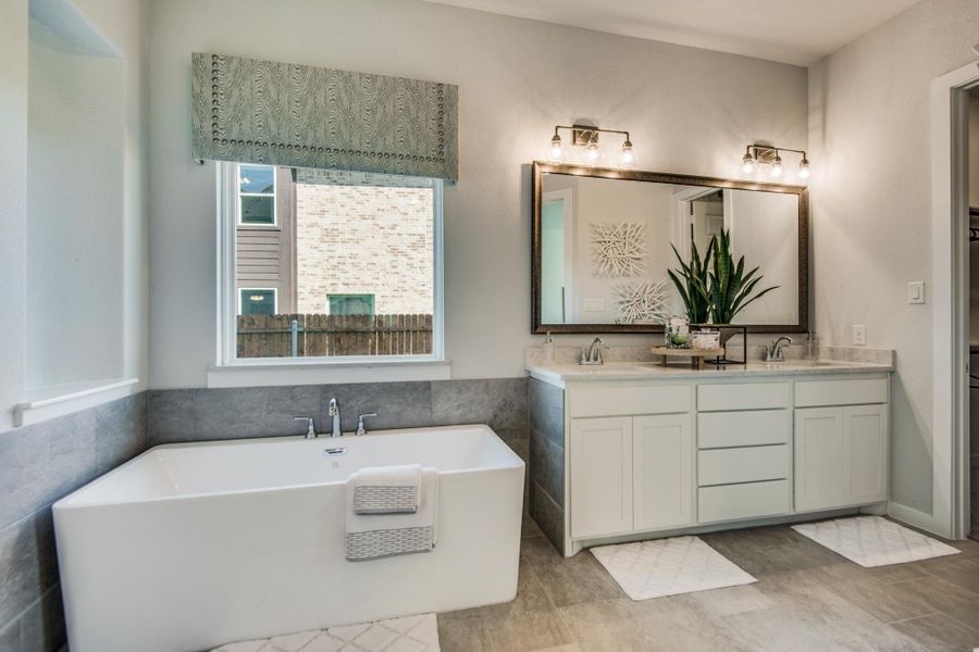 Representative furnished interior of a home built from the Monte Carlo by Sandlin Homes in Lakesong, Midlothian (Image 13).