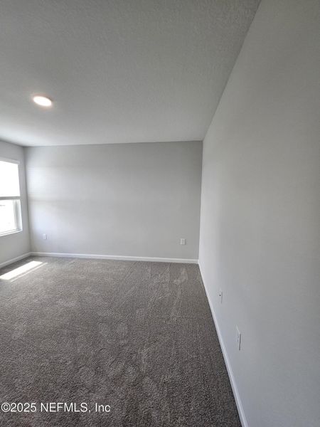 Spacious, unfurnished interior of a new home in , Jacksonville (Image 10).