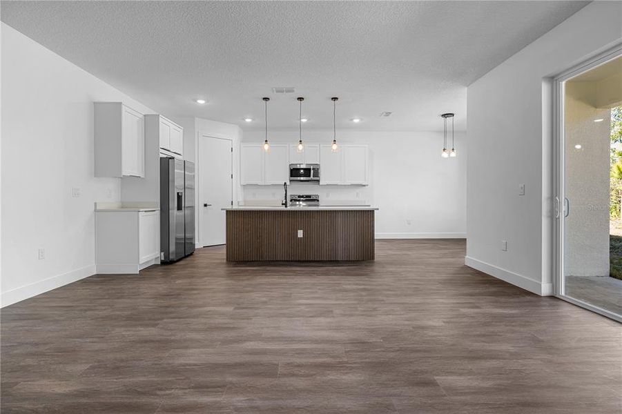 Spacious, unfurnished interior of a new home in , Deland (Image 20).