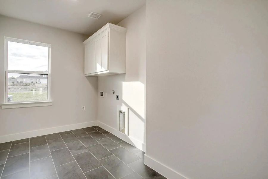 Representative unfurnished interior of a home built from the The Nathan by Elmwood Custom Homes in Ranch at Stone Hill, Waxahachie (Image 46).