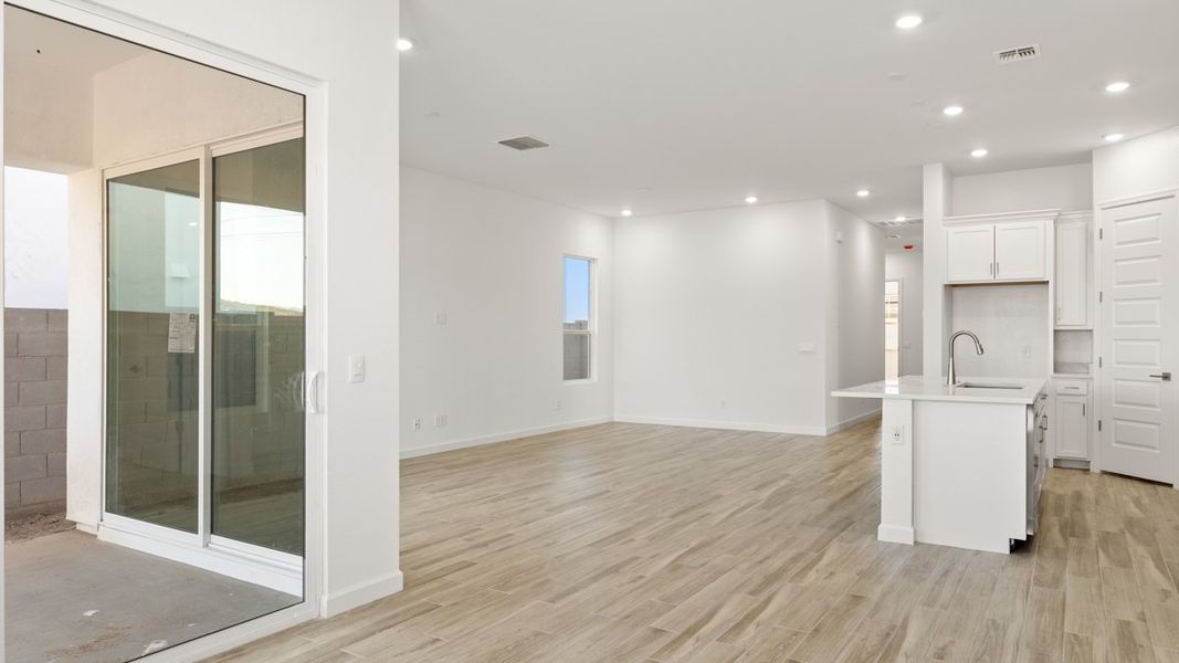 Representative unfurnished interior of a home built from the Plan by D.R. Horton in The Ridge at Stone Butte, Phoenix (Image 27).