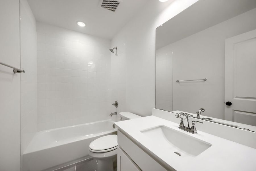 11329 Bratton - Full Bathroom