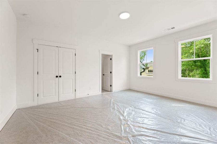 Spacious, unfurnished interior of a new home in White Post on Lake Lanier, Gainesville (Image 10). Spacious, unfurnished interior of a new home in White Post on Lake Lanier, Gainesville (Image 10).