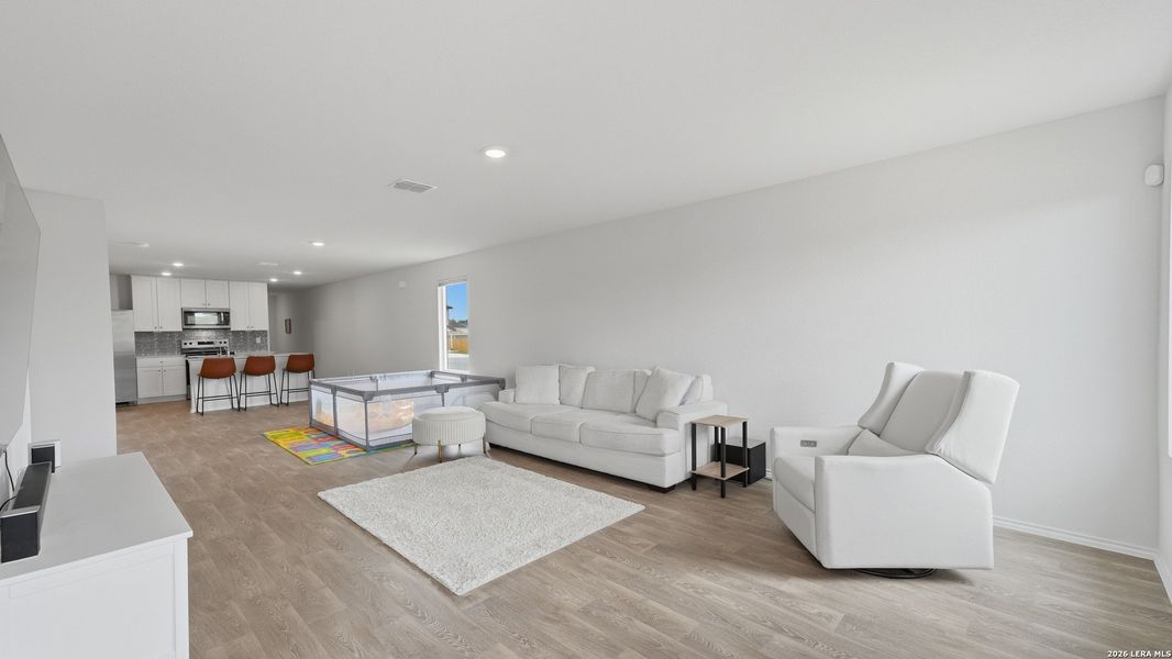 Furnished interior view inside a new home in Ladera, Luling (Image 10).