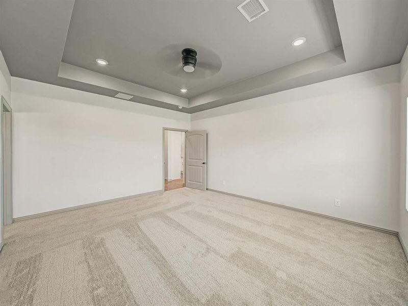 Spacious, unfurnished interior of a new home in , Celeste (Image 25).