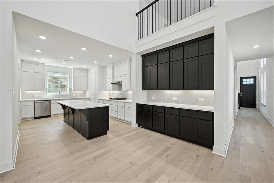 811SunflowerTrailANGECM020 811SunflowerTrailANGECM020