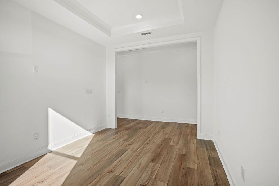 Spacious, unfurnished interior of a new home in Kinsdale, Lancaster (Image 25).