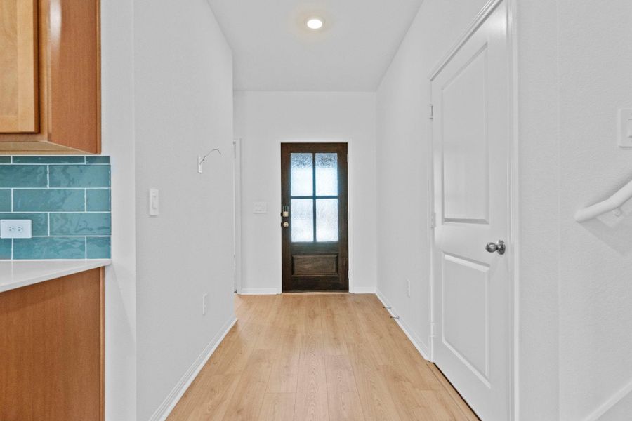 Spacious, unfurnished interior of a new home in Bar W Ranch, Leander (Image 18).