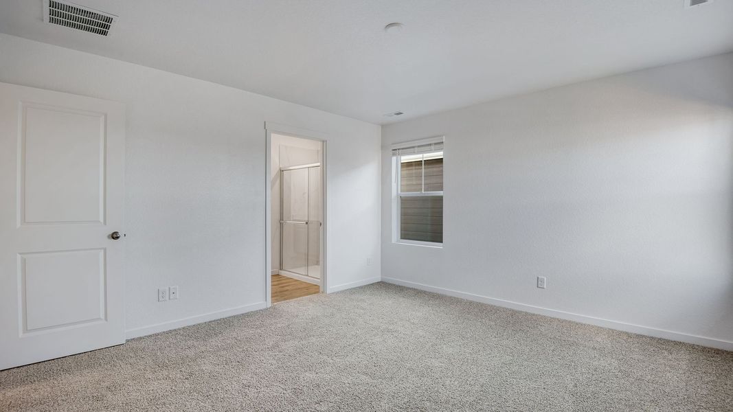 Spacious, unfurnished interior of a new home in Sky Ranch, Watkins (Image 17).