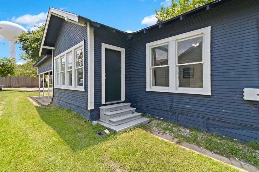 Exterior details and patio area of a home in , Groesbeck (Image 21). Exterior details and patio area of a home in , Groesbeck (Image 21).