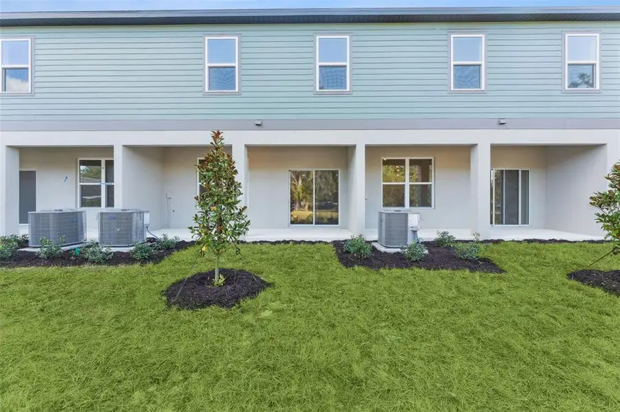 Exterior details and patio area of a home in Connors Cove, Eustis (Image 4).