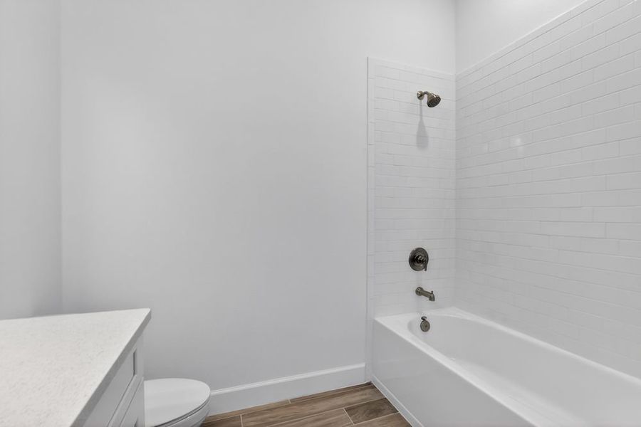 Image 33 of a home in Center Lake Ranch Community Group Page.