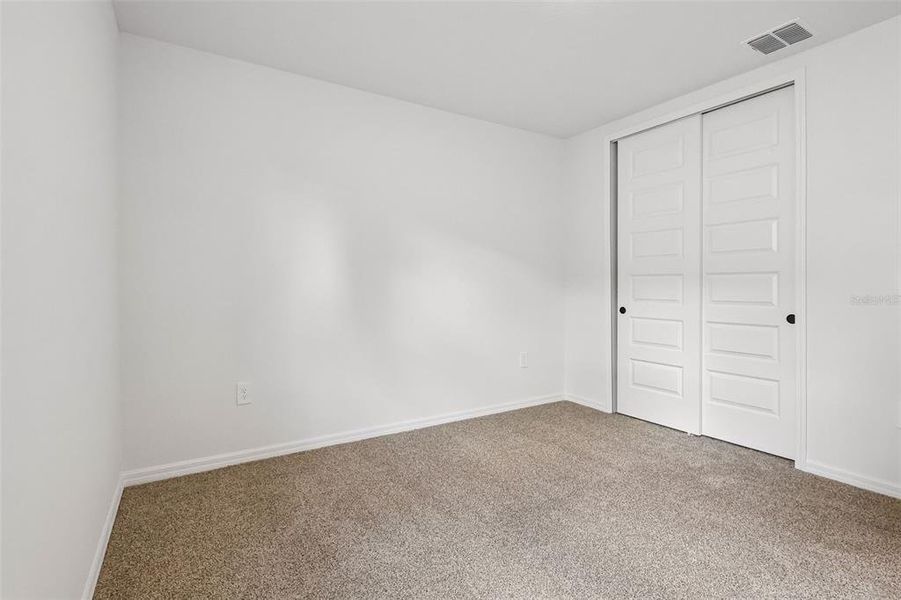 Spacious, unfurnished interior of a new home in The Grove at Stuart Crossing - Signature Series, Bartow (Image 15).