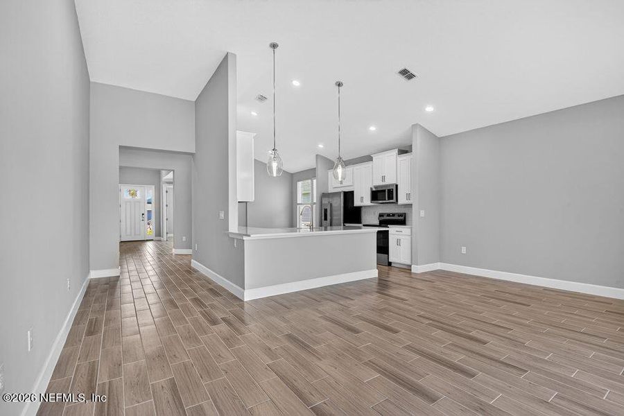 Spacious, unfurnished interior of a new home in Colbert Landings, Palm Coast (Image 14).