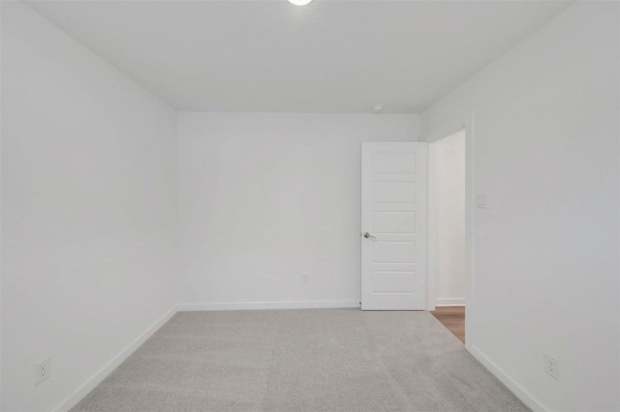Spacious, unfurnished interior of a new home in Miller's Pond, Rosenberg (Image 17).
