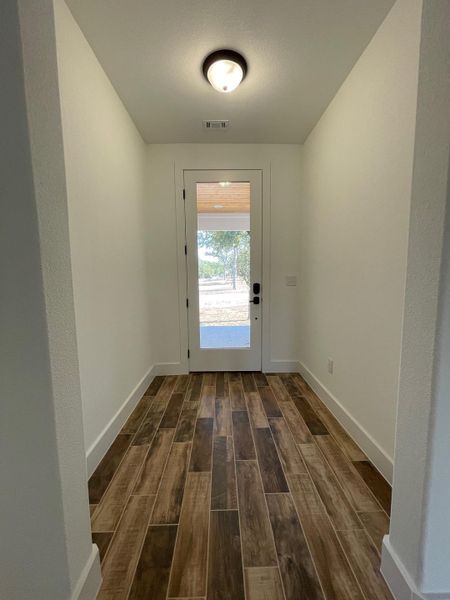 Spacious, unfurnished interior of a new home in , Granite Shoals (Image 13).