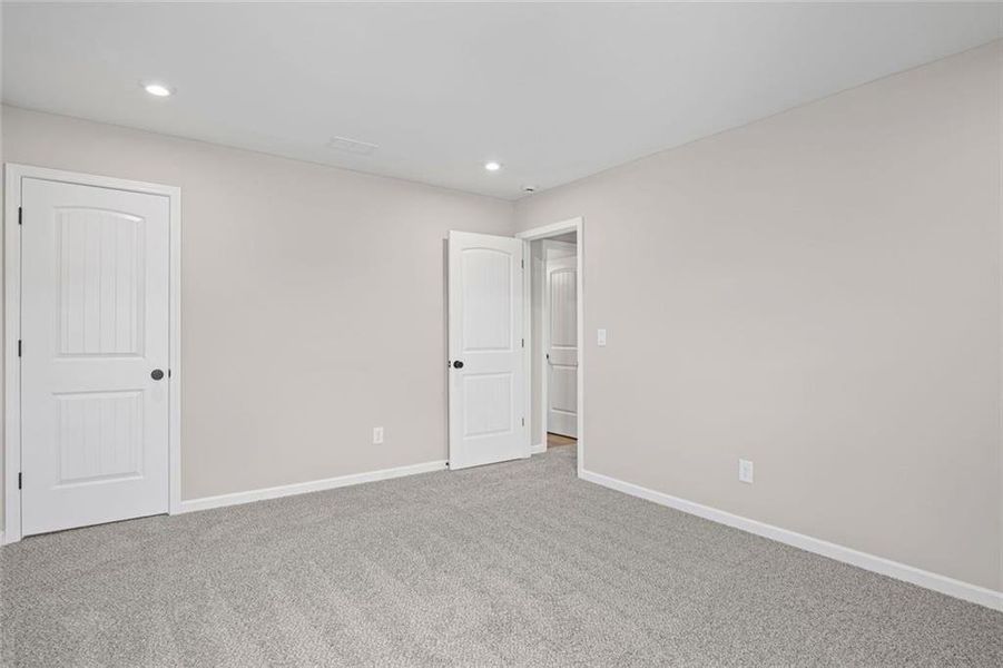 Spacious, unfurnished interior of a new home in Pickens Bluff, Dallas (Image 28).