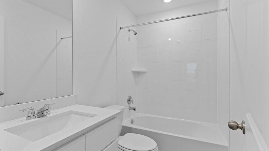 Representative furnished interior of a home built from the ESTERO by D.R. Horton in Canterra Creek 45' and 50' Homesites, Iowa Colony (Image 8).