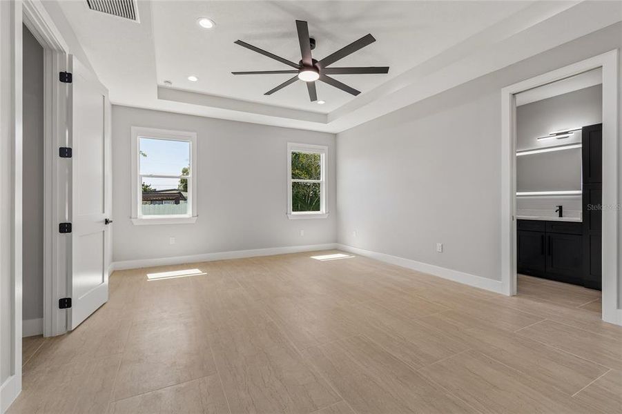 Spacious, unfurnished interior of a new home in , Tampa (Image 68).