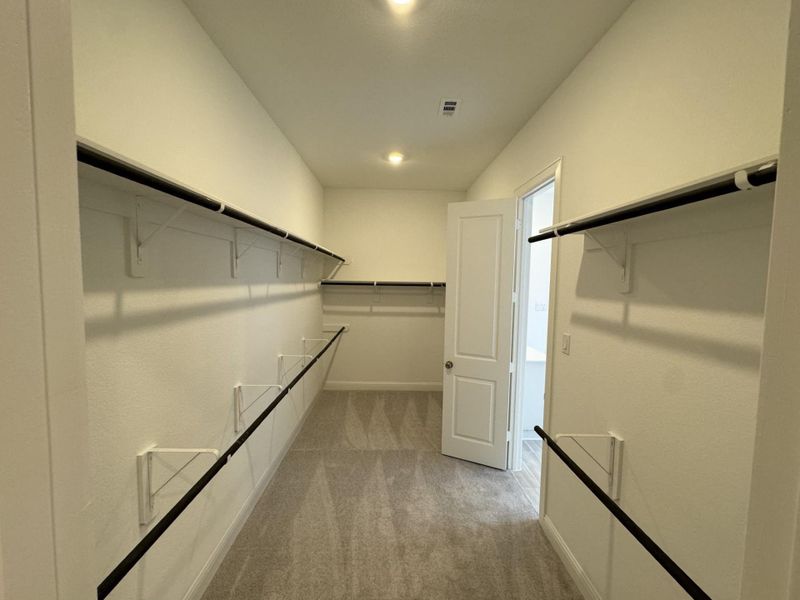 Pictures are representative of same floor plan - not the actual home Pictures are representative of same floor plan - not the actual home