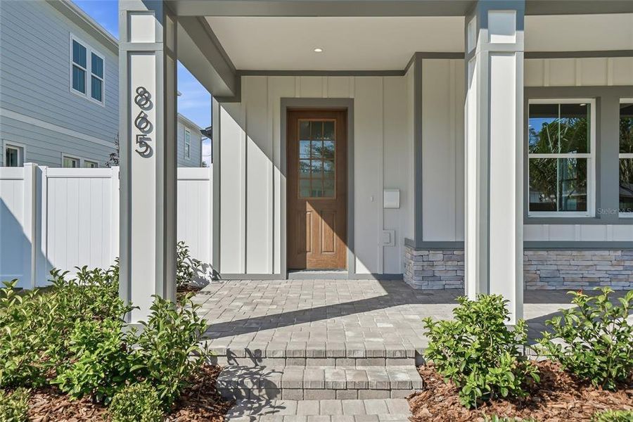 Exterior details and patio area of a home in , St. Petersburg (Image 3).