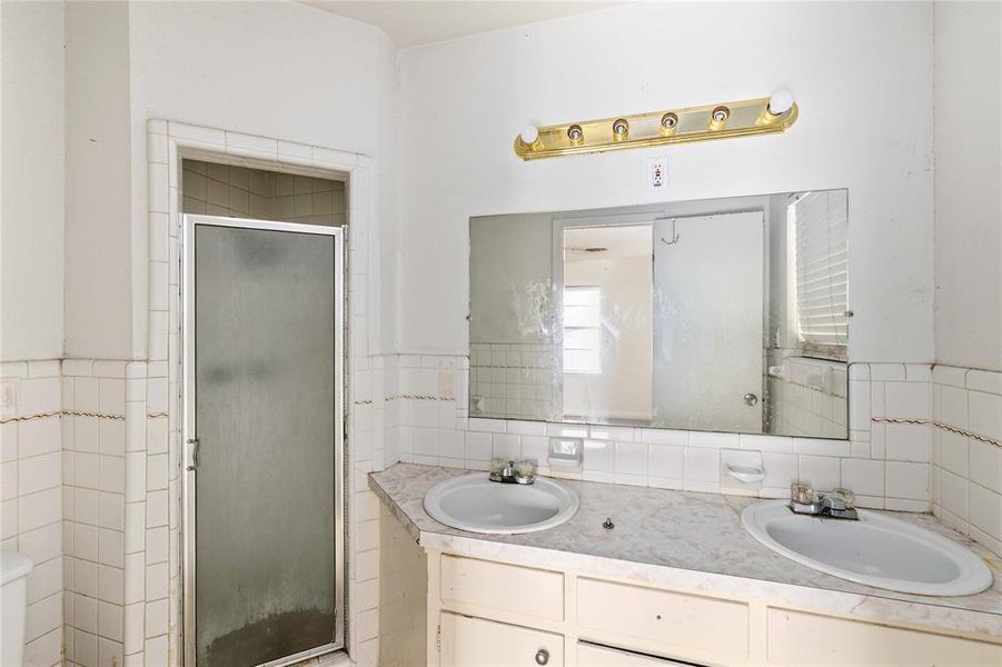 Furnished interior view inside a new home in , Brownwood (Image 6).