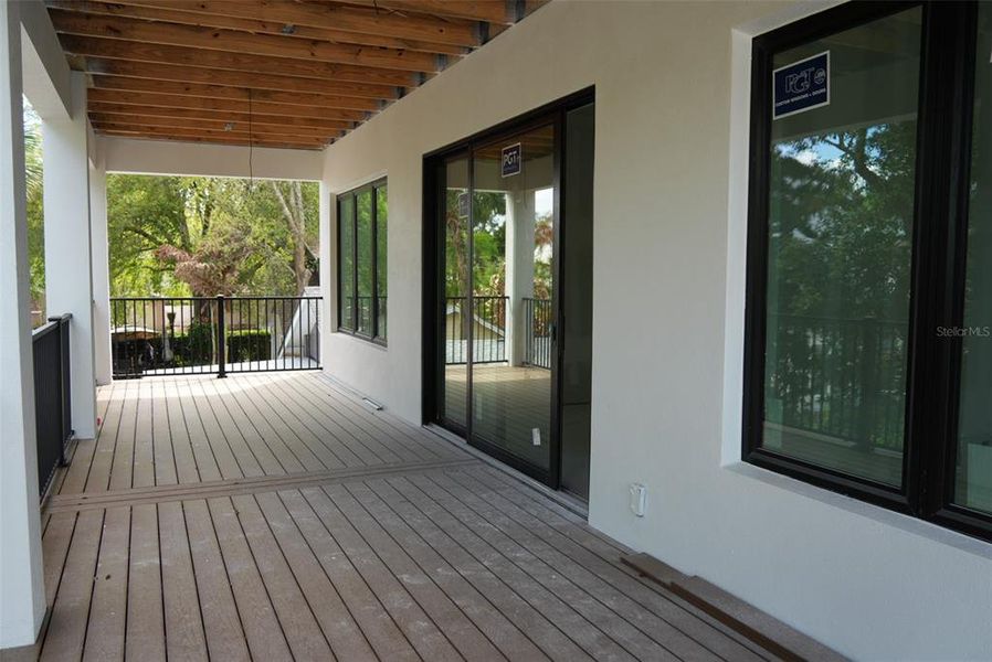 Exterior details and patio area of a home in , Orlando (Image 6).