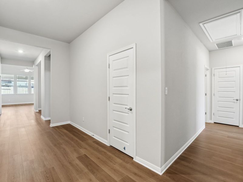 Spacious, unfurnished interior of a new home in Big Sky Ranch - Executive Collection, Dripping Springs (Image 8).