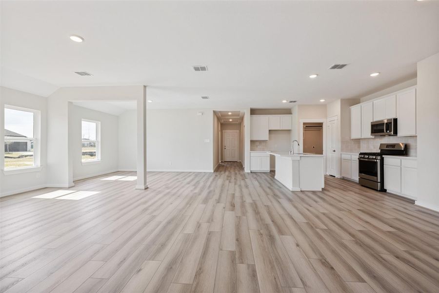 Spacious, unfurnished interior of a new home in Cielo, Conroe (Image 25). Spacious, unfurnished interior of a new home in Cielo, Conroe (Image 25).