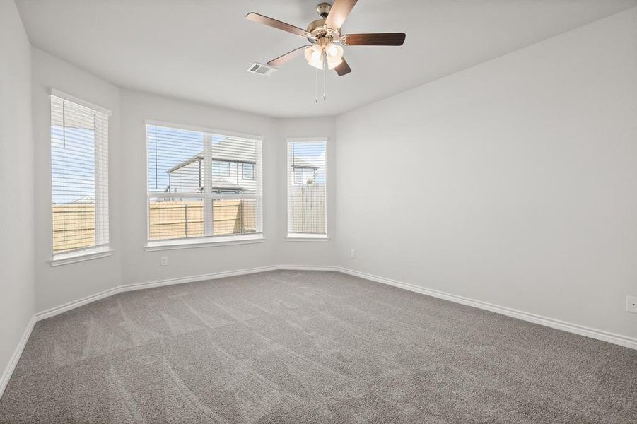 Spacious, unfurnished interior of a new home in Rocky Creek Crossing, Fort Worth (Image 20). Spacious, unfurnished interior of a new home in Rocky Creek Crossing, Fort Worth (Image 20).