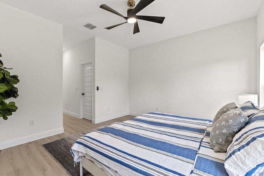 8846-97th-Ct-HigMedia-028-1280