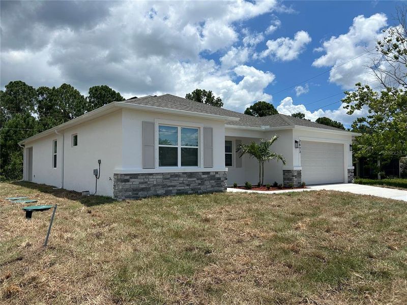 Exterior details and patio area of a home in , Palm Bay (Image 3).