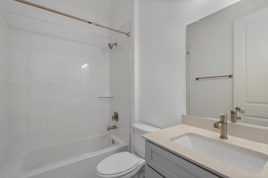 Furnished interior view inside a new home in Valencia, Manvel (Image 4).