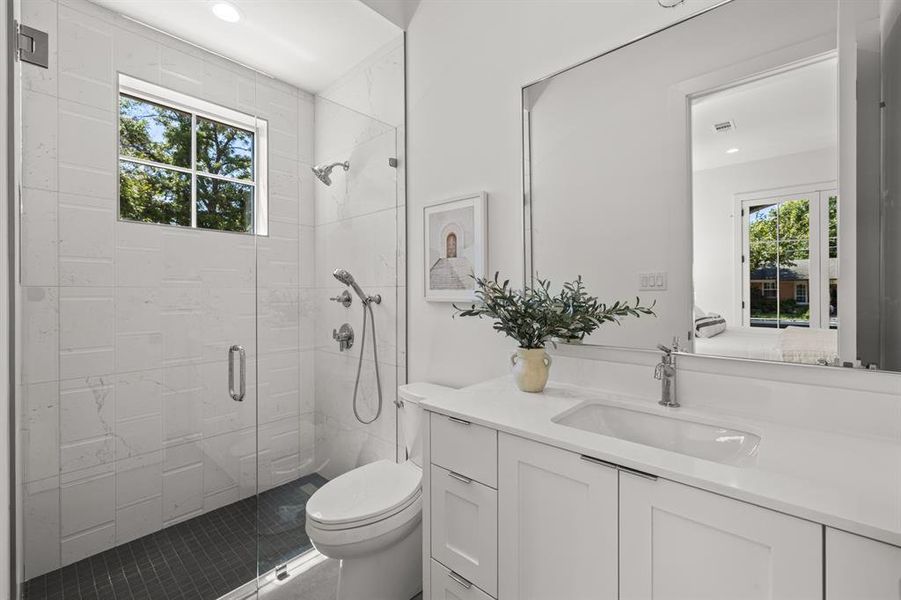 Guest ensuite bath Guest ensuite bath