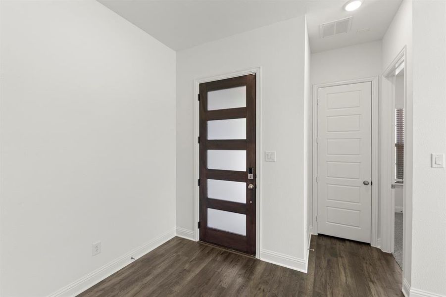 04. 2526 Campden - Entry 04. 2526 Campden - Entry