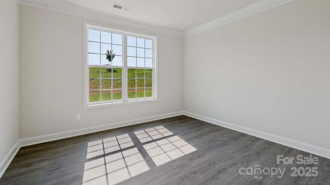 Spacious, unfurnished interior of a new home in Sylvan Creek, Denver (Image 24).