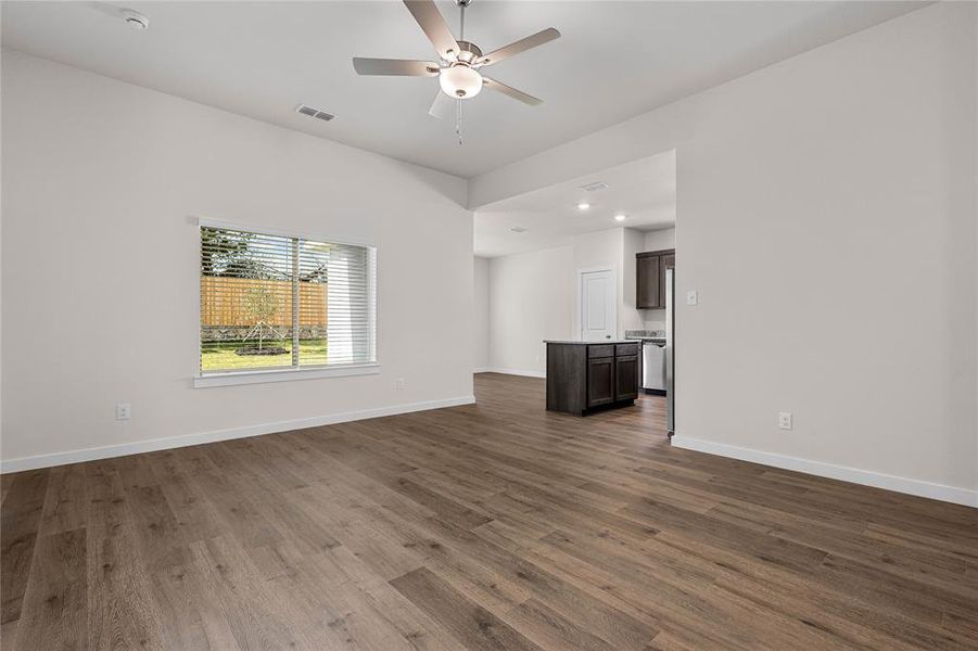 Spacious, unfurnished interior of a new home in Edmonds Ranch, Seagoville (Image 6).