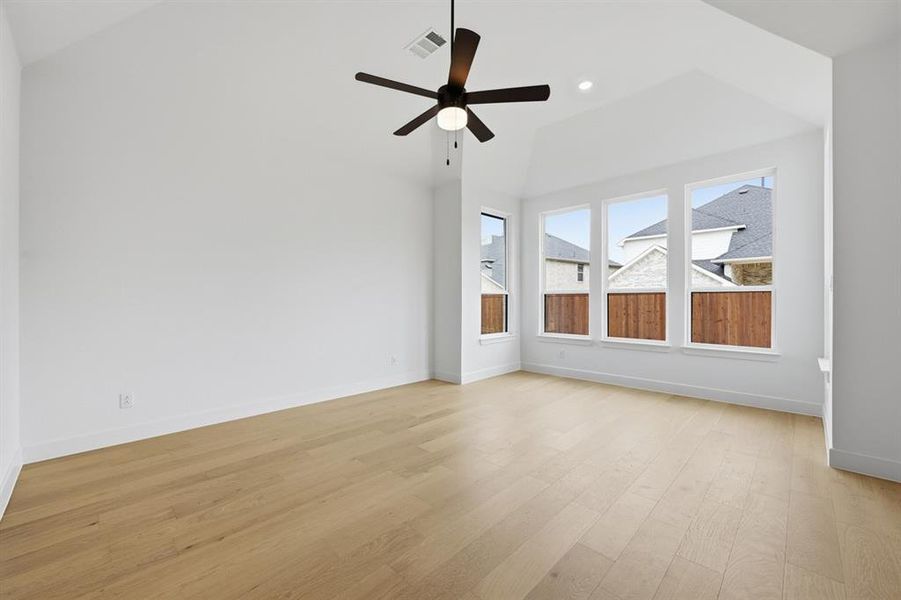 Spacious, unfurnished interior of a new home in Sandbrock Ranch, Krugerville (Image 29).