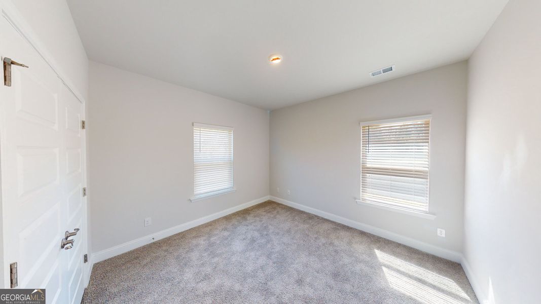 Spacious, unfurnished interior of a new home in Holliday Pass, Griffin (Image 16).