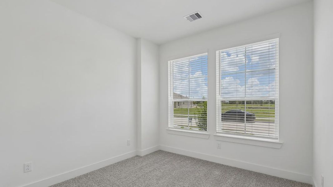 Spacious, unfurnished interior of a new home in Meridiana Townhomes, Iowa Colony (Image 15).